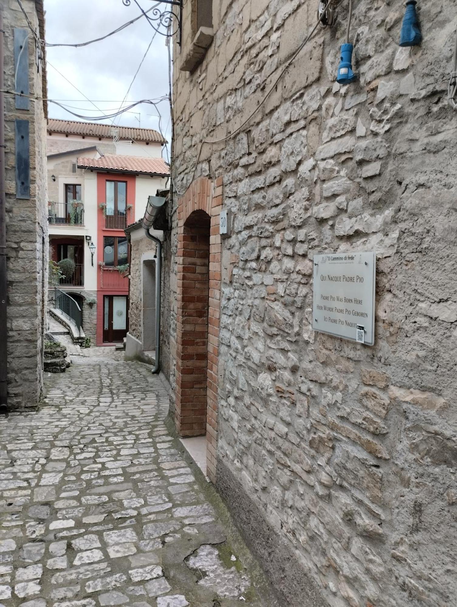 Dimora Forgione B&B - Pietrelcina Luaran gambar