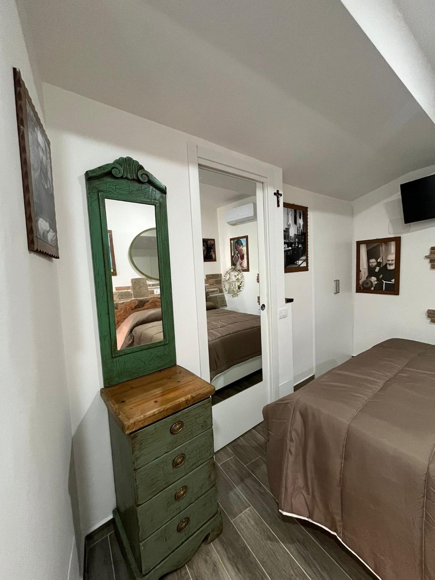 Dimora Forgione B&B - Pietrelcina Luaran gambar